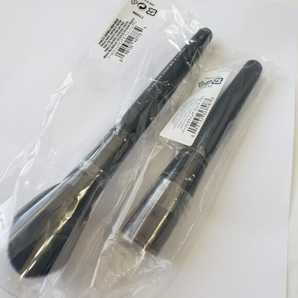 BareMinerals Bare Escentuals Face Makeup Foundation Brushes New Set of 2 - Picture 1 of 4
